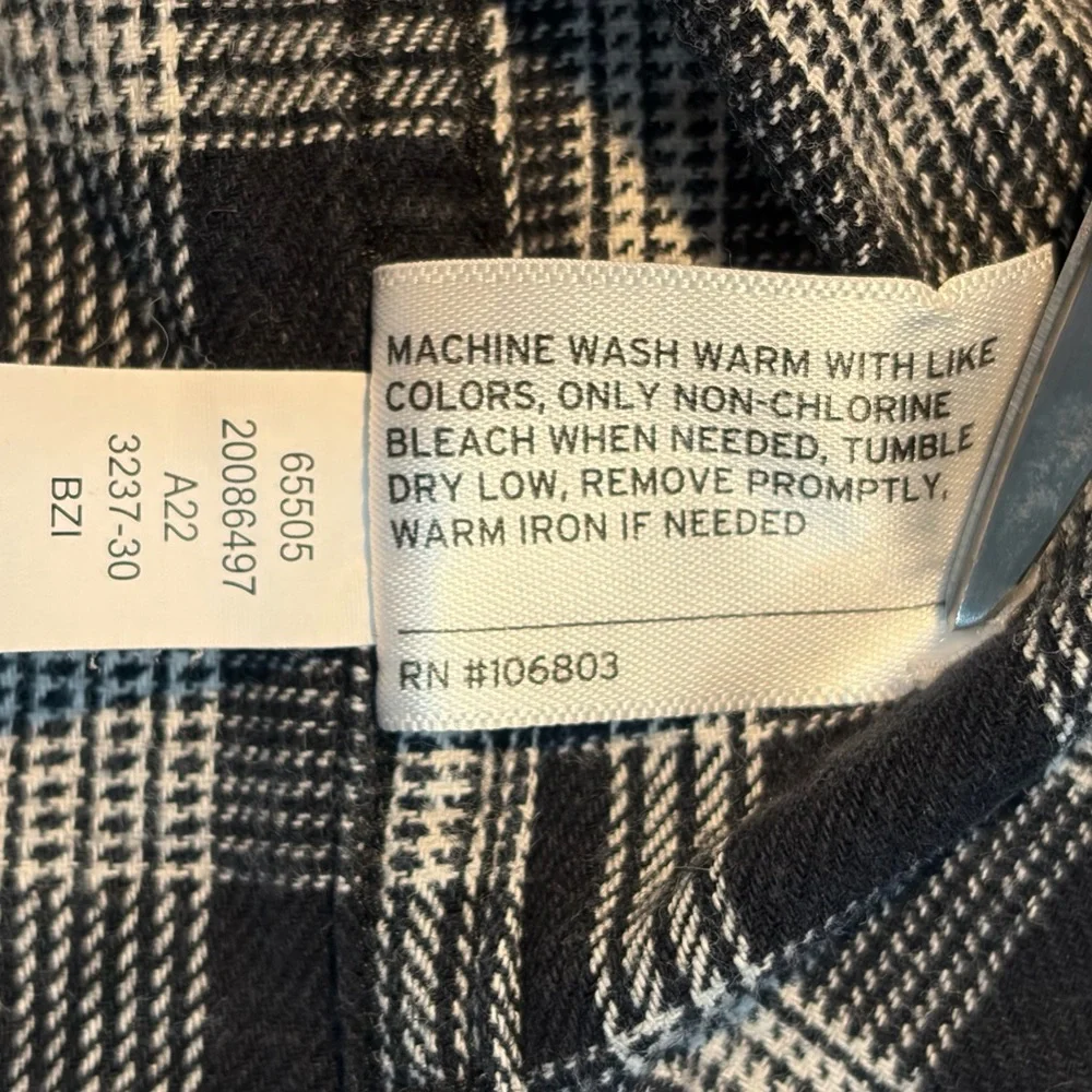 Duluth Trading Women's Free Swingin' Flannel Shirt - Picture 4 of 9